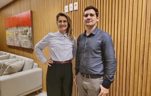 Dra. Jamille Sales e Dr. Rodrigo Lovati, médicos do Hospital Márcio Cunha
