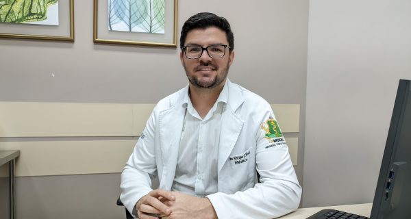 Dr. Pedro Mendes, médico infectologista FSFX.jpg