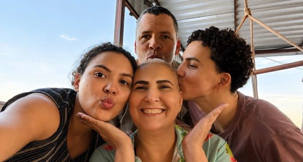 FOTO 1 - Márcia com a família 2