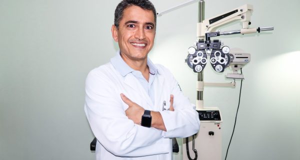 Médico oftalmologista da FSFX, Dr. Silas Machado Franco Júnior