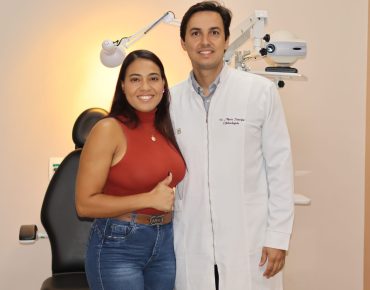 Dr. Alberto Henrique e a paciente Wérida Araújo (3)