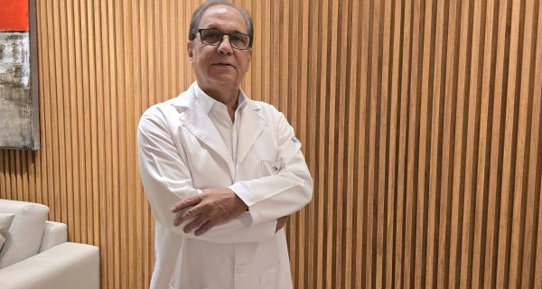 Dr. Carlos Calazans, médico nefrologista do HMC