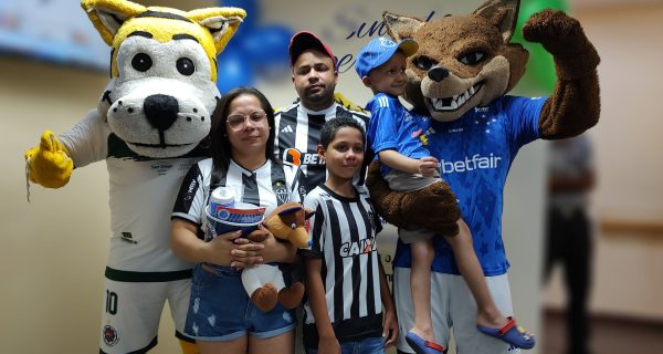 Emanoel e sua família junto ao Raposão e Tigrão